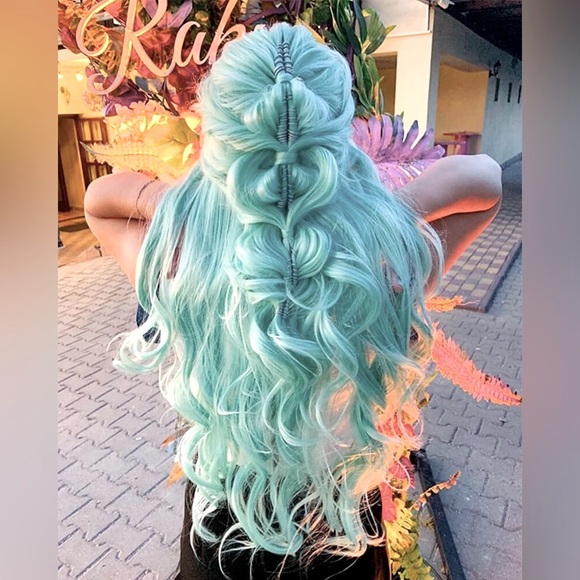 - 💫22” GREEN BLUE BODY WAVY LACE FRONT WIG💫 *NEW*